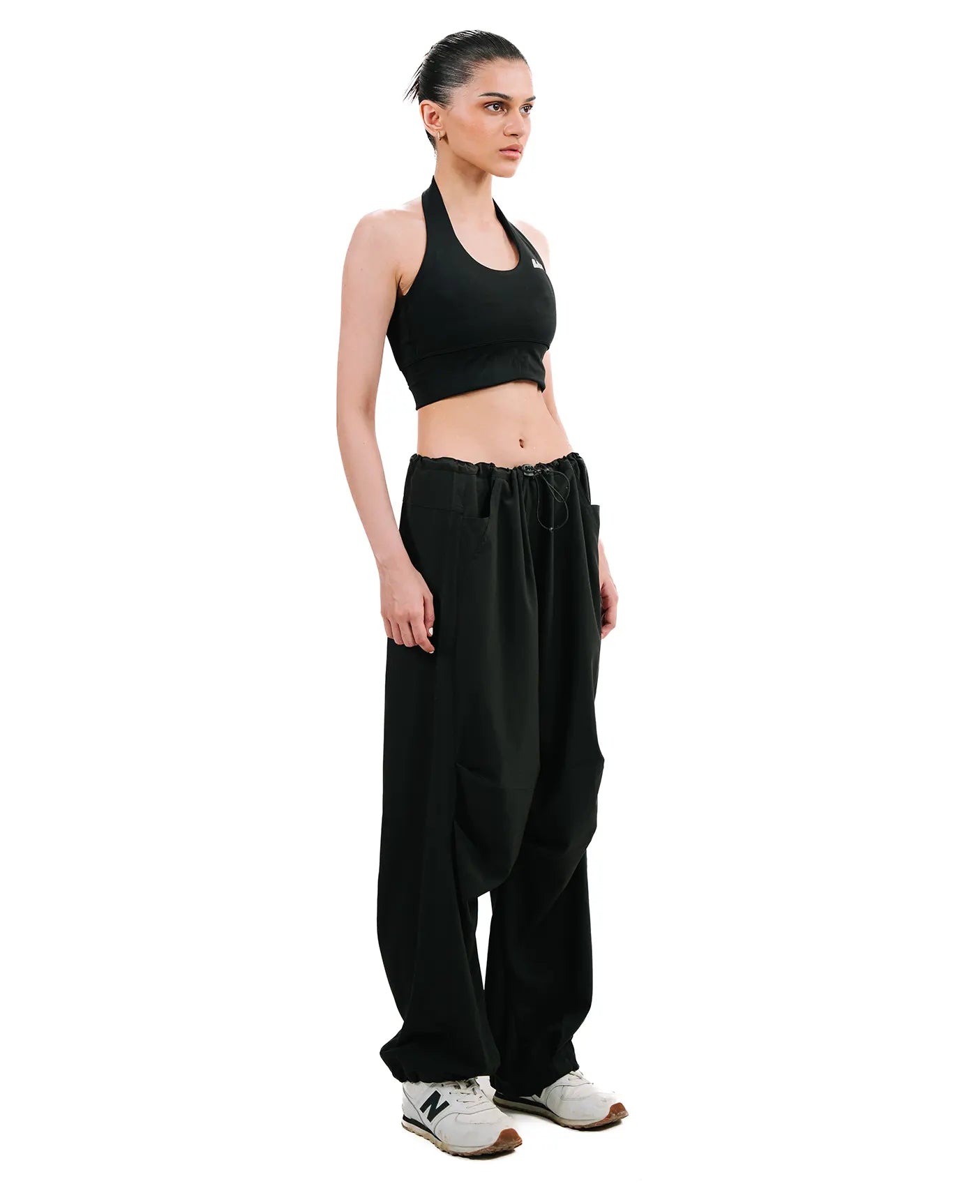 Seamless Halter Neck Sports Bra in black