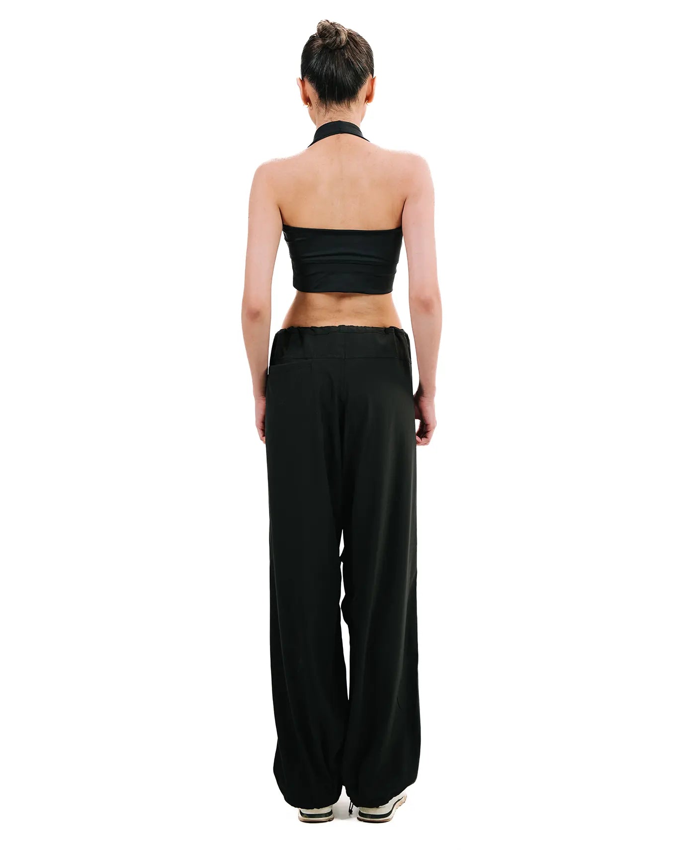 Seamless Halter Neck Sports Bra in black