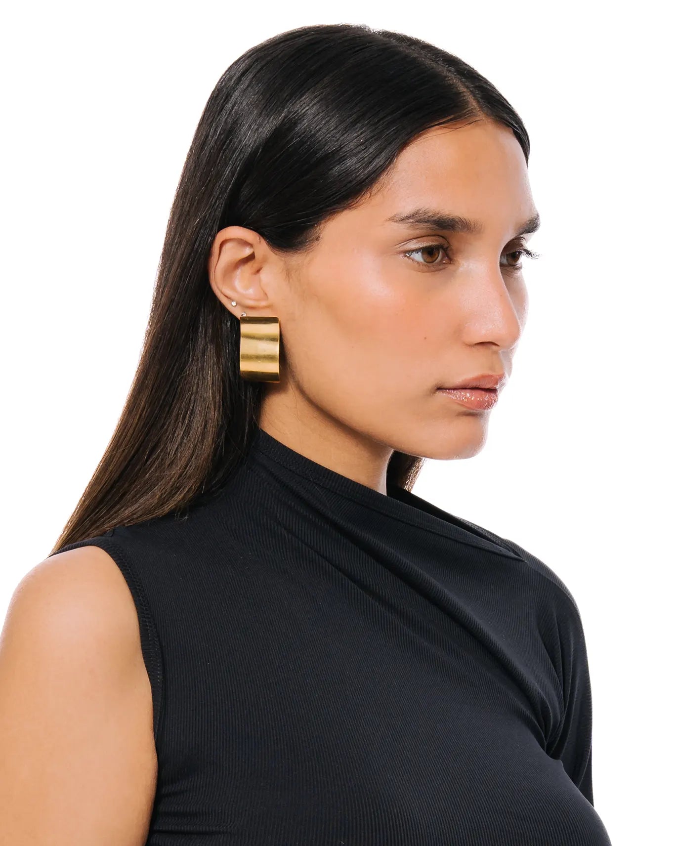 Amna Shariff Gold Wave Posts cult