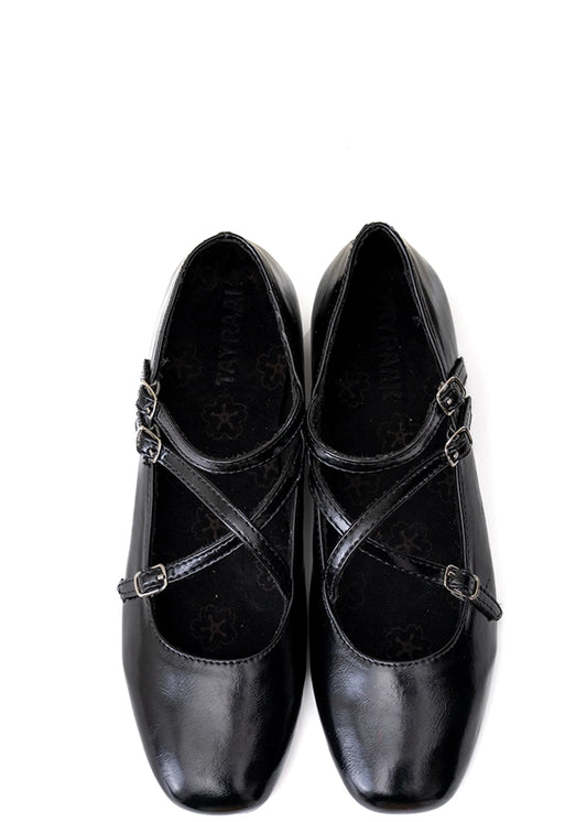 Tayraak Black Naomi Flats Cult Karachi Pakistan