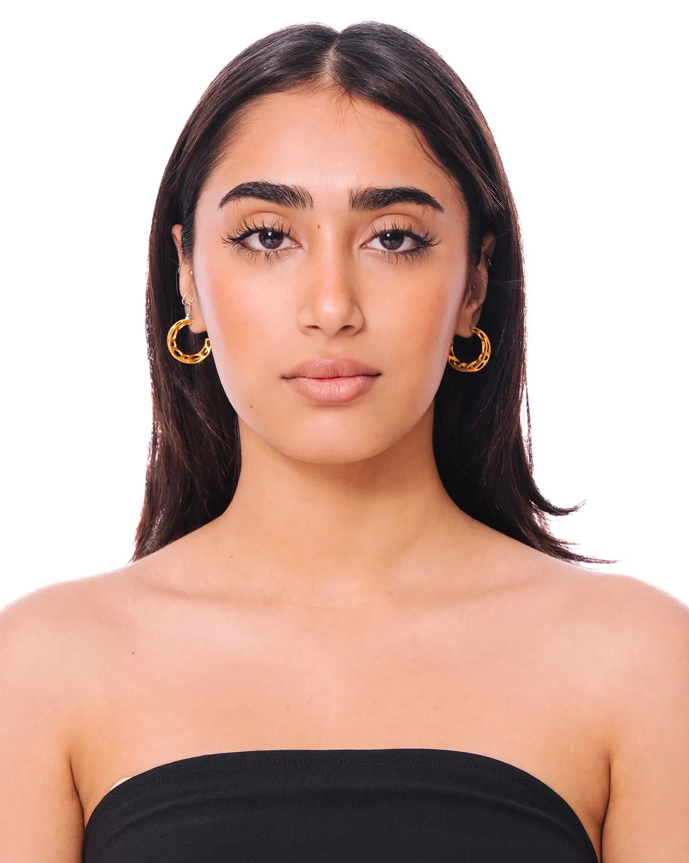 Amna Shariff Gold Gold Plated Cutout Hoop Posts - CULT