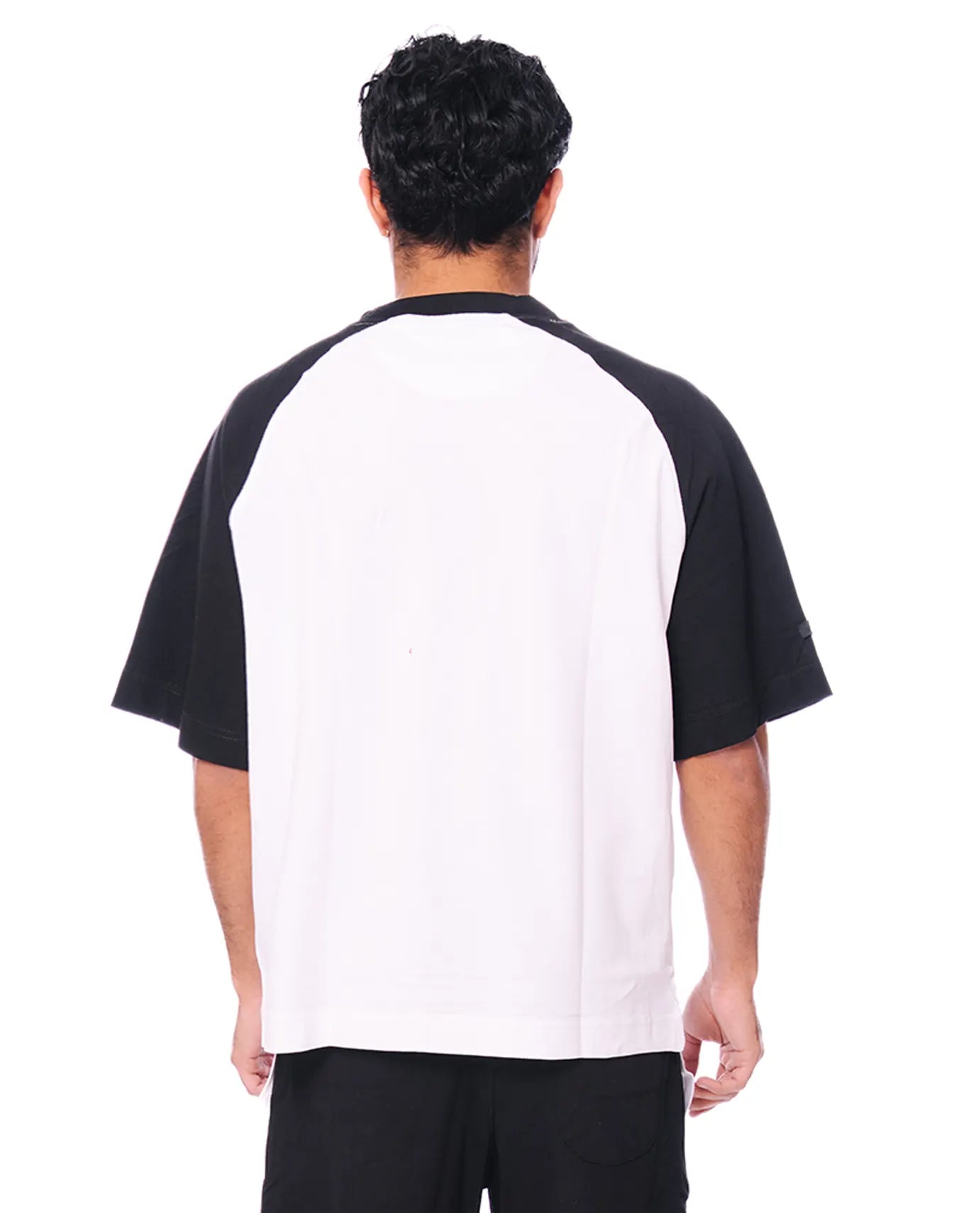 Naqees Black Black Essential Raglan - CULT - haider