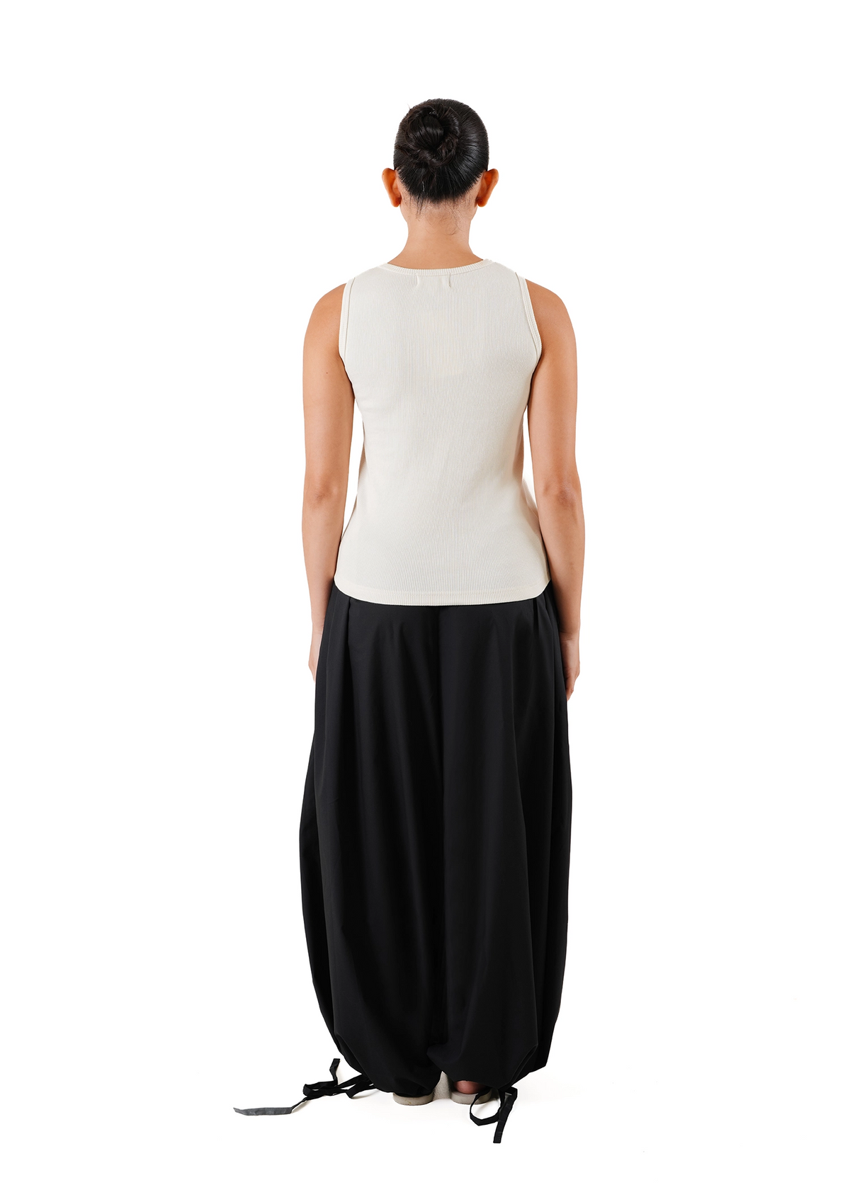 Ishq-e-Amore Black Black Contour Balloon Pants - CULT - haider